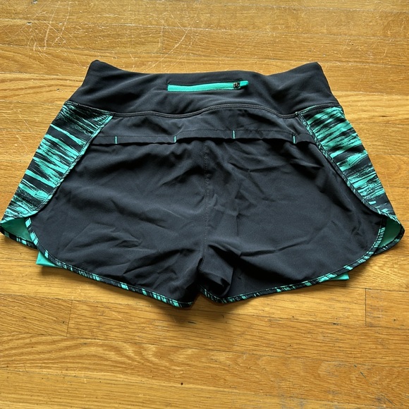 Ladies extra small mpg shorts in excellent condition - Picture 2 of 3